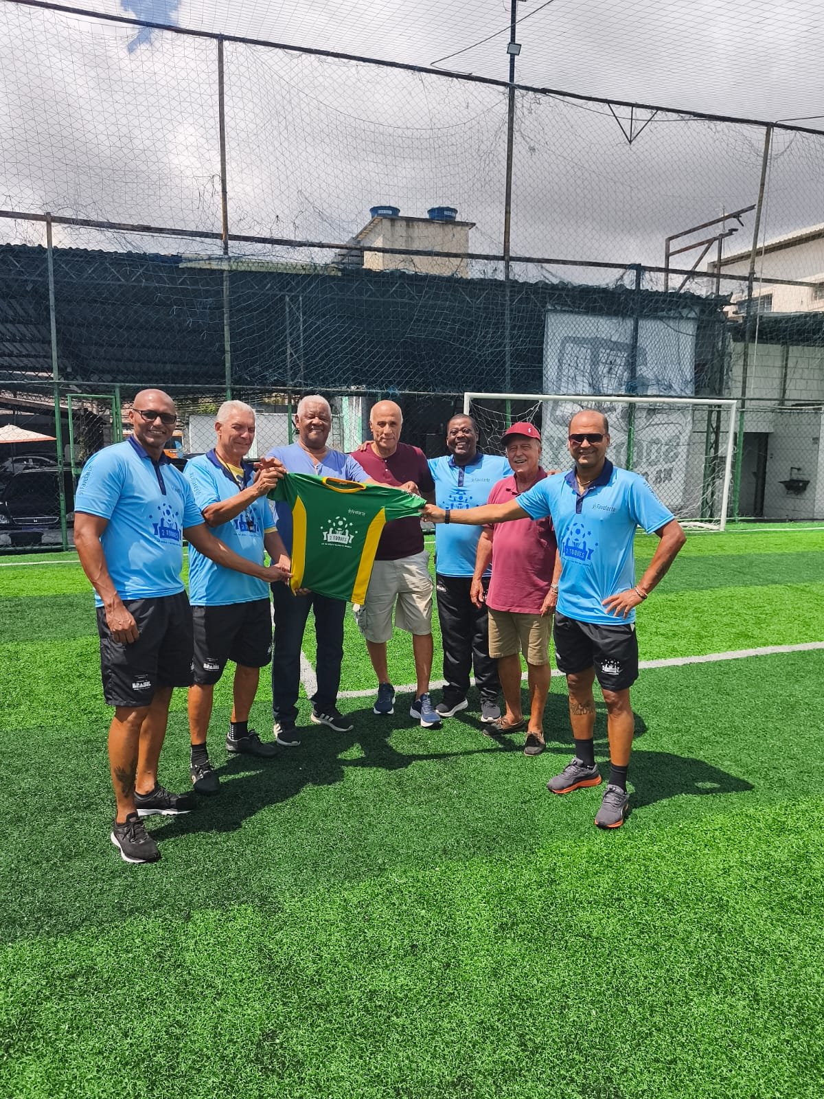 O projeto “Dois Toques - Um na Bola, Um na Escola’, do Instituto Favelarte segue a todo vapor, com dois núcleos - Praça da Bandeira e São Cristovão.