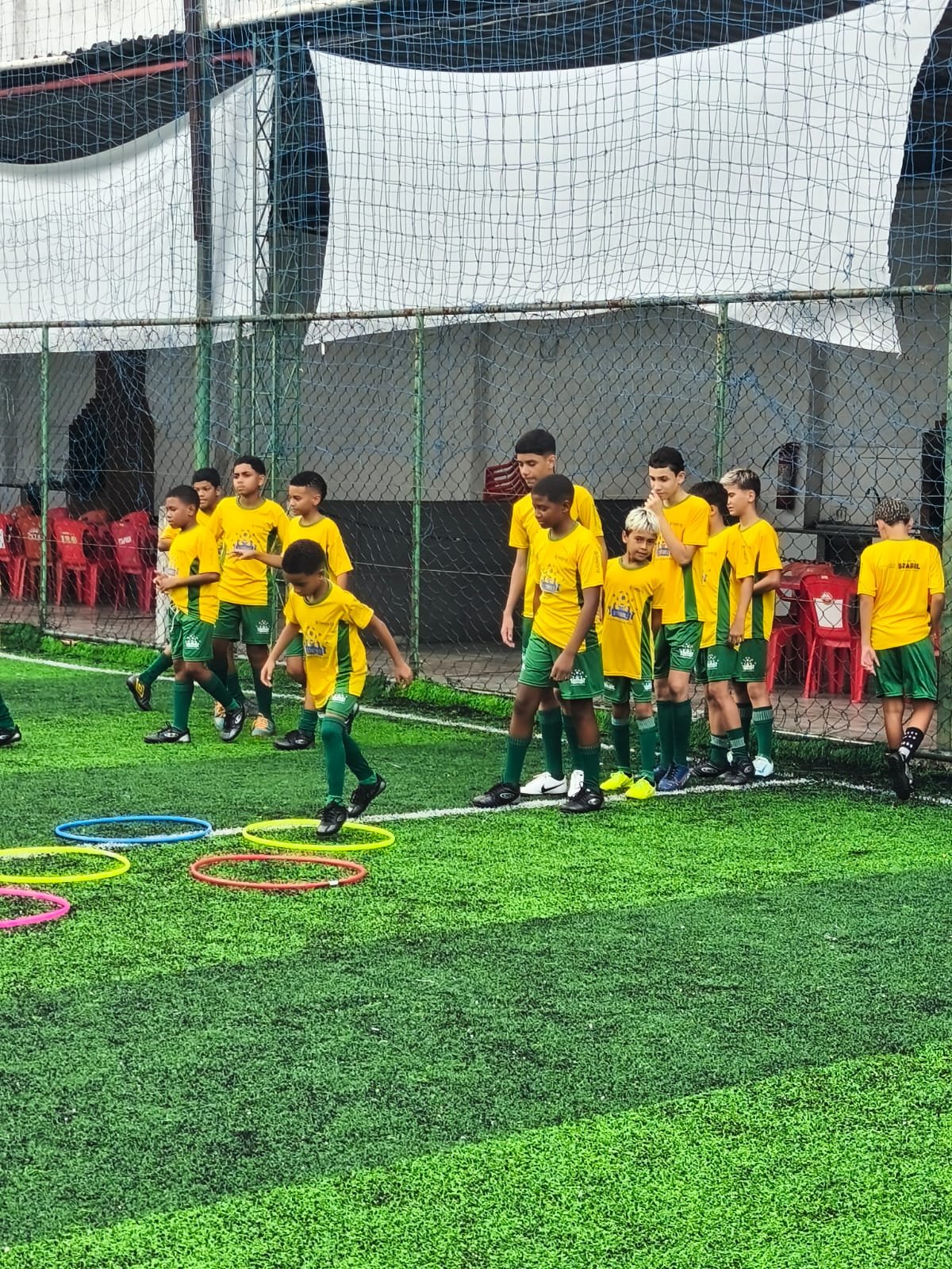 O projeto “Dois Toques - Um na Bola, Um na Escola’, do Instituto Favelarte segue a todo vapor, com dois núcleos - Praça da Bandeira e São Cristovão.