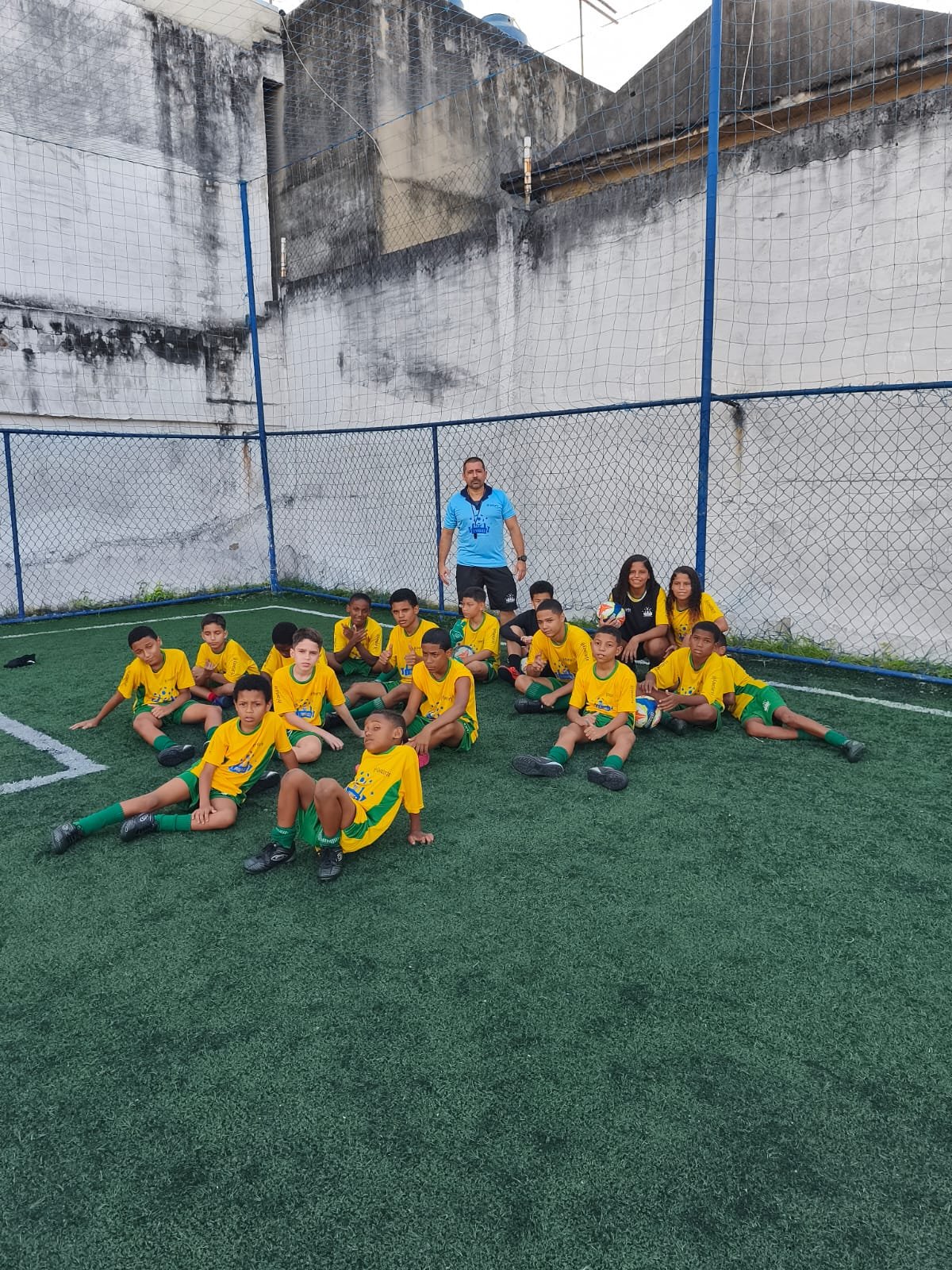 O projeto “Dois Toques - Um na Bola, Um na Escola’, do Instituto Favelarte segue a todo vapor, com dois núcleos - Praça da Bandeira e São Cristovão.