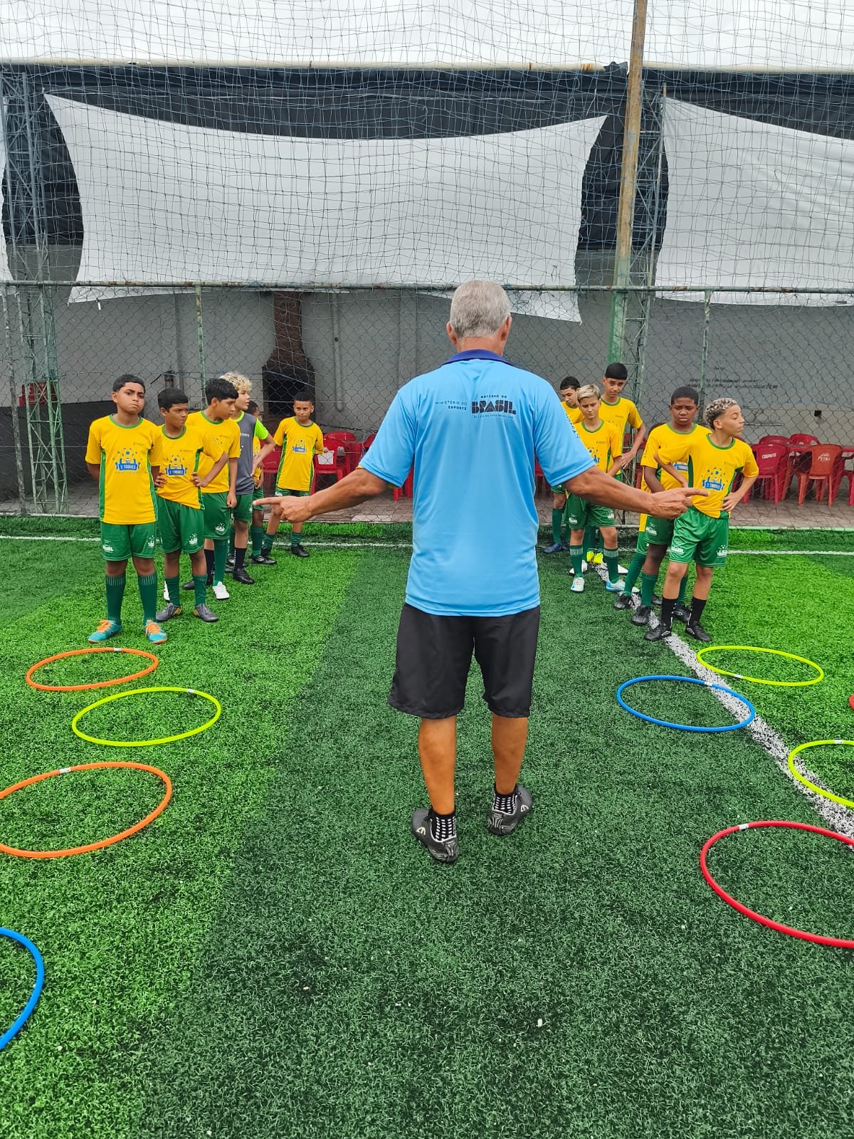 O projeto “Dois Toques - Um na Bola, Um na Escola’, do Instituto Favelarte segue a todo vapor, com dois núcleos - Praça da Bandeira e São Cristovão.